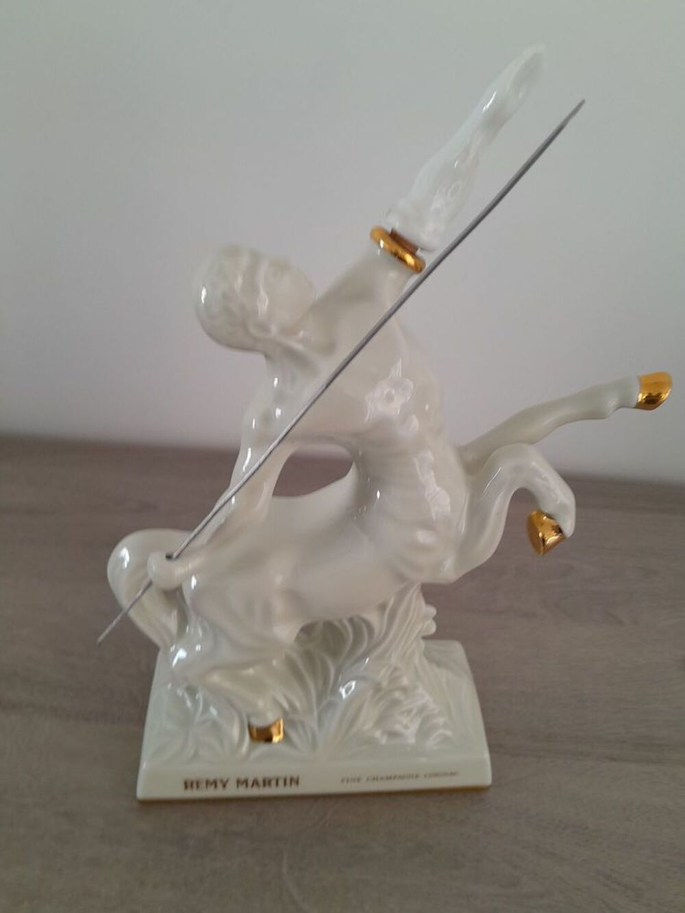 CENTAURE VIDE REMY MARTIN EN PORCELAINE T 0627473514
Décoration