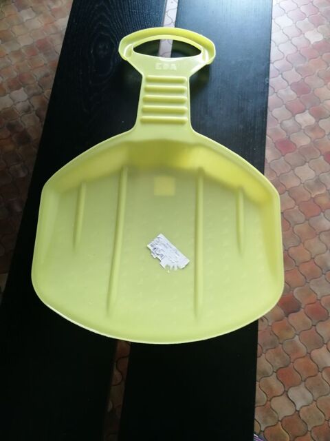 3 pelles � neige enfant 9 Jury (57)