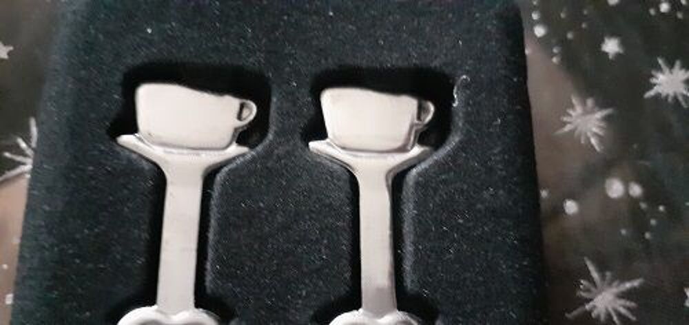 Set de cuill&egrave;res &agrave; offrir Bijoux et montres