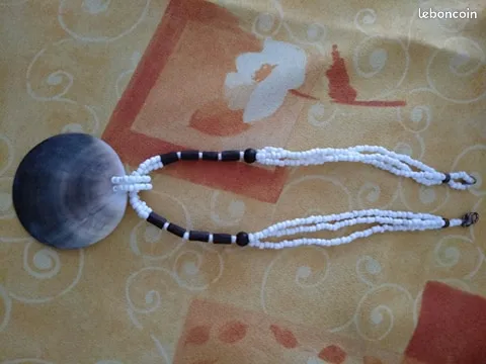Collier exotique Bijoux et montres