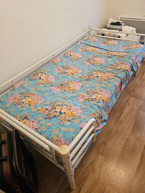 Lit en bonne �tat avec matelas  40 Dugny (93)