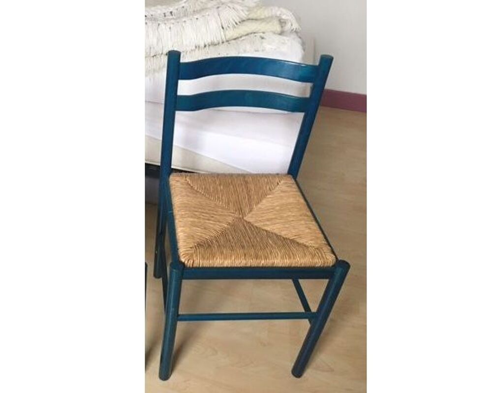 1 chaise paysanne bois de h&ecirc;tre vernis bleu et assise paille Meubles