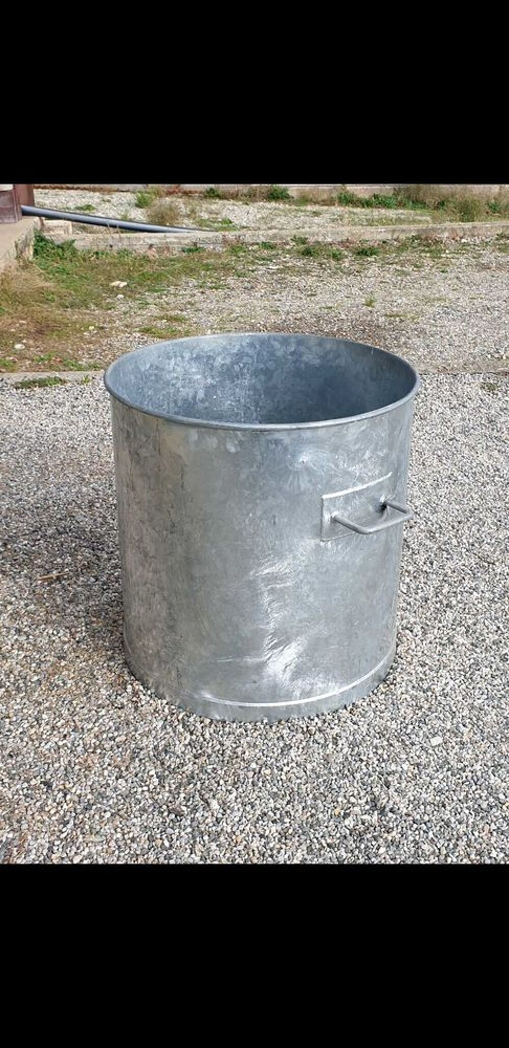 bac acier zingu&eacute; 