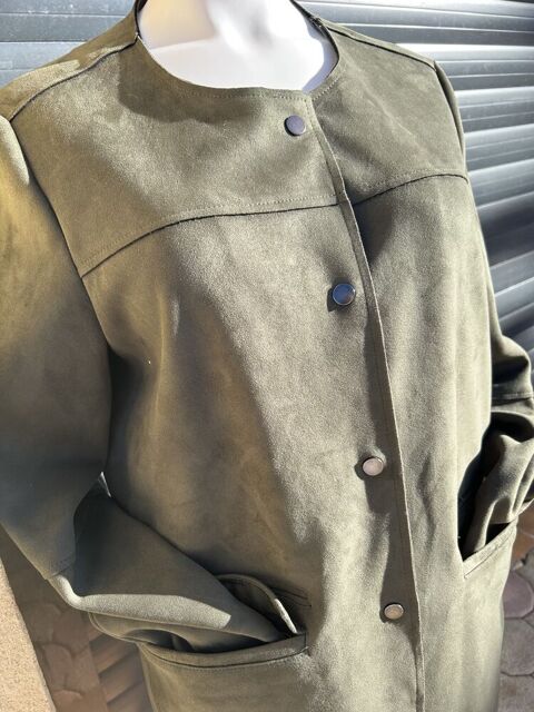 MANTEAU 3/4 FEMME IMITATION DAIM VERT EN  46 MODÈLE AMPLE  35 Sainte-Anastasie-sur-Issole (83)
