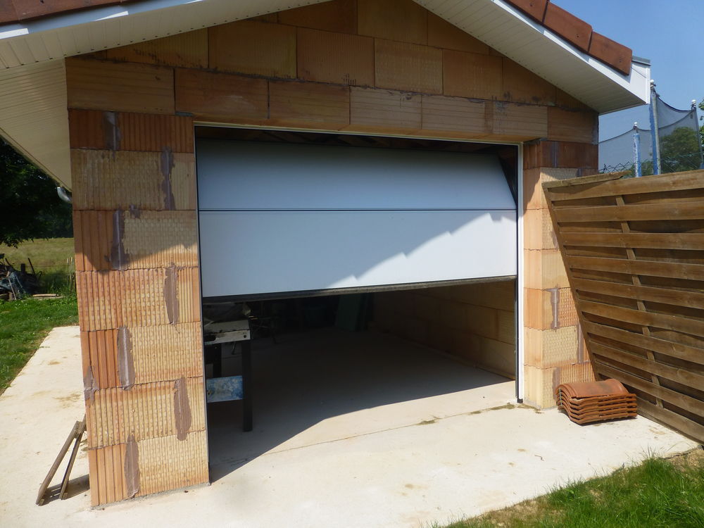 Porte de garage sectionnelle pr&eacute;mont&eacute;e neuve Bricolage
