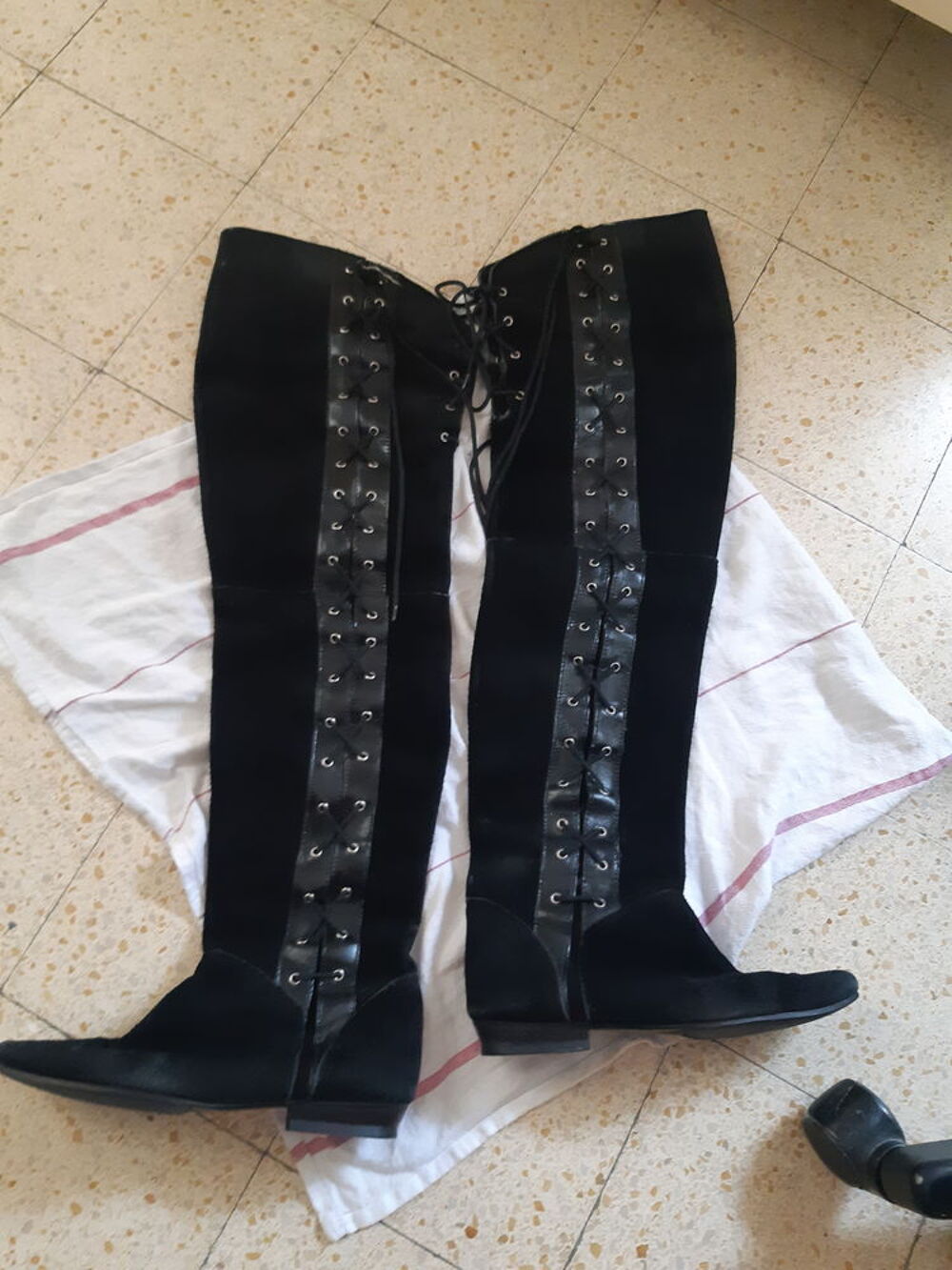  cuissardes noire la&ccedil;ages, en nubuck daim T 37
Chaussures