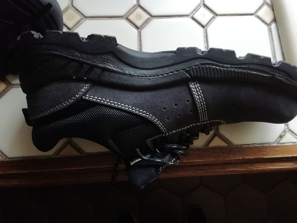 Chaussures neuves de s&eacute;curit&eacute; coverguard pointure 44 Chaussures