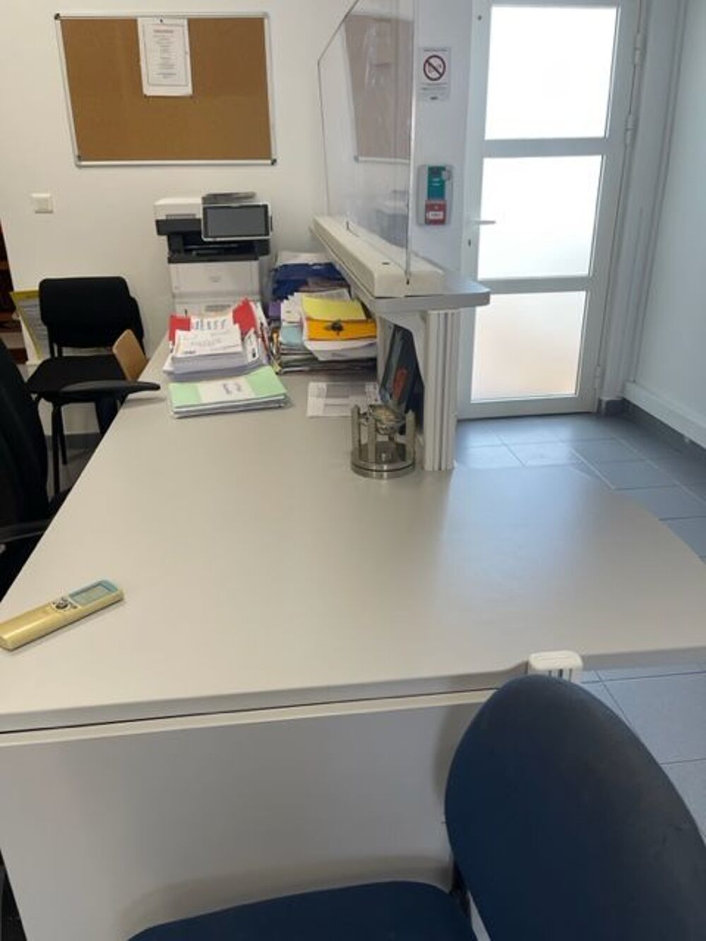 Bureau de r&eacute;ception Meubles