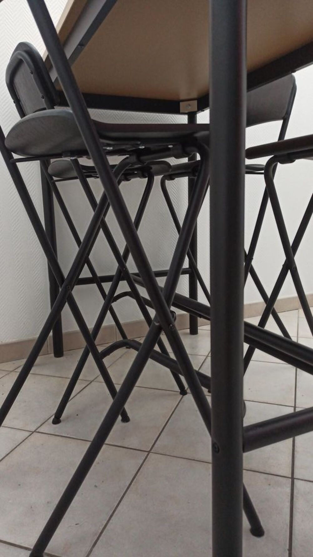 Table haute et ses 4 chaises Meubles