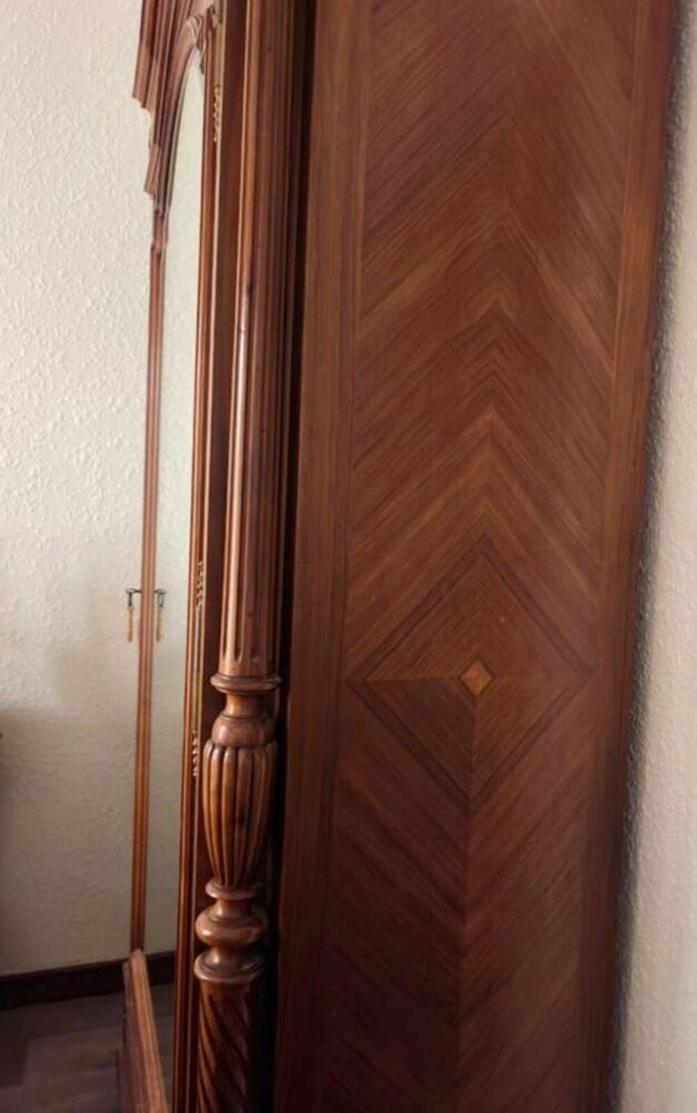 Belle armoire &agrave; glace Meubles