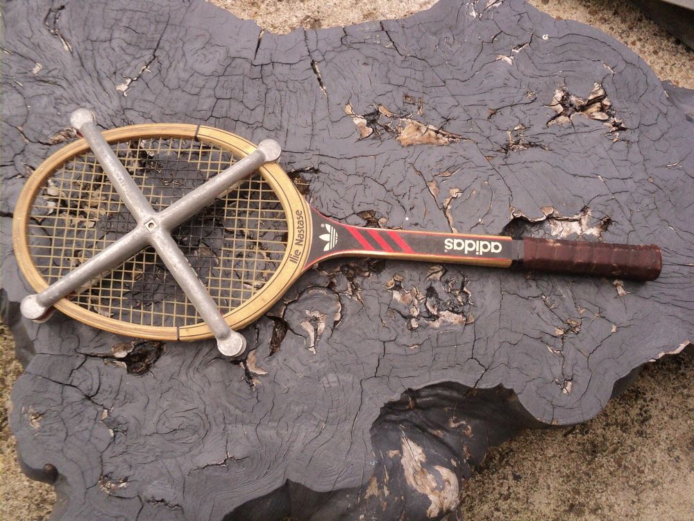 Raquette de Tennis Vintage Adidas " Ilie Nastase ". Sports