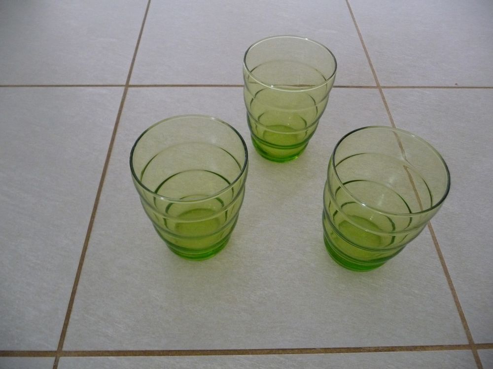 3 verres gobelets verts grand format Cuisine