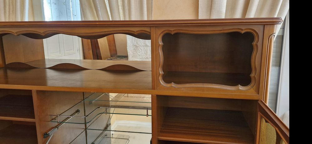 Meuble bahut en bois 5 portes et 3 tiroirs
Meubles