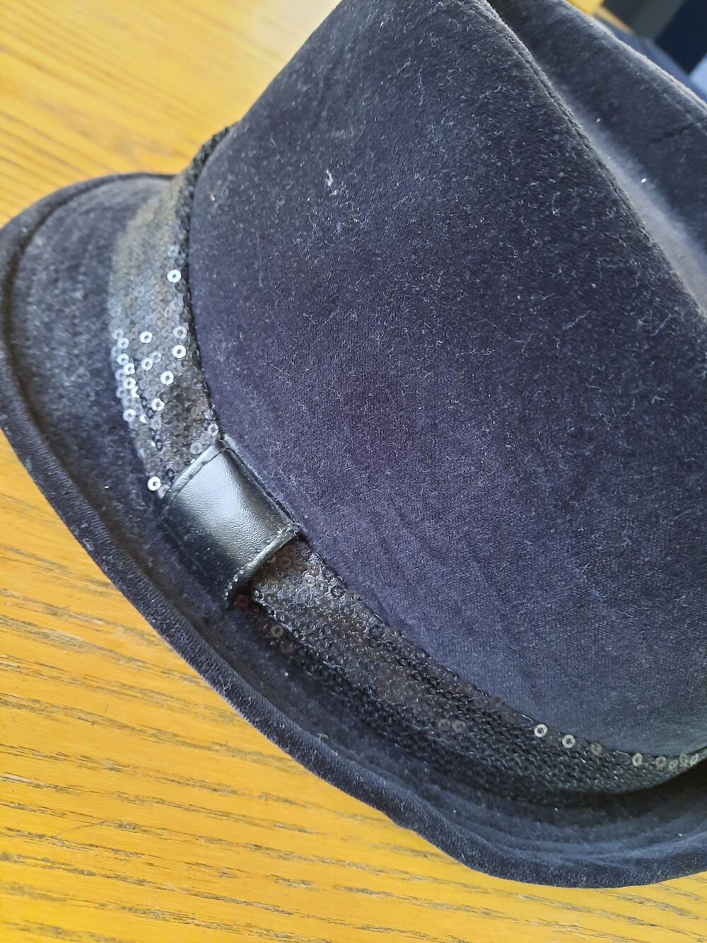 Chapeau femme forme Trilby Vêtements