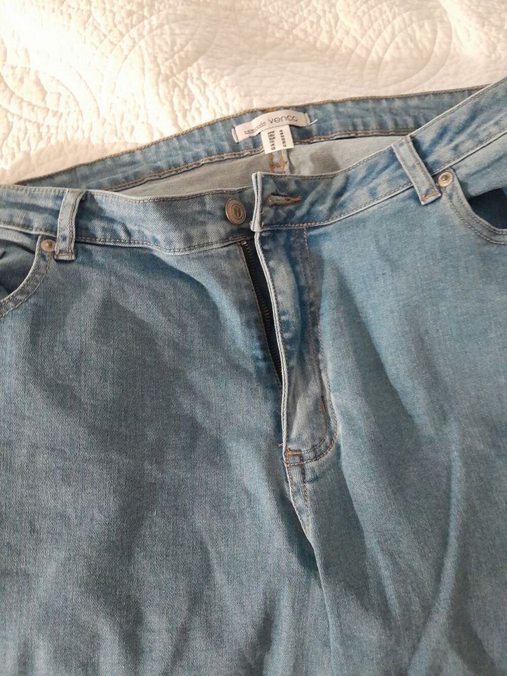 Jean femme pratiquement neuf Vtements