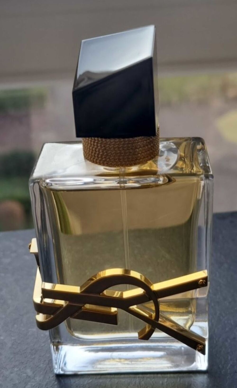 Lot Eau de parfum Libre Yves Saint Laurent 50 ml, pochette et lait pour le corps 50 ml Bijoux et montres