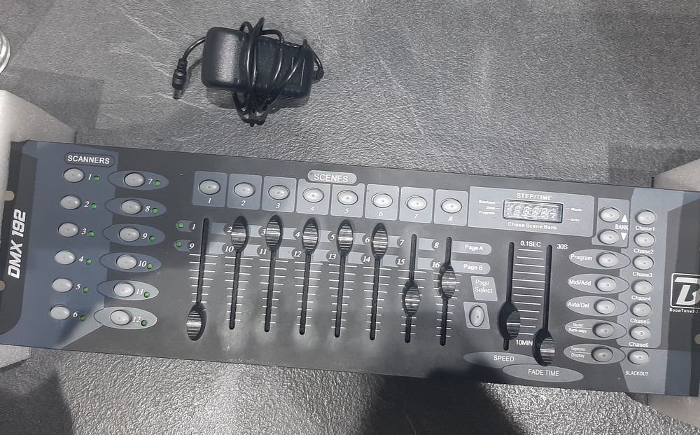 Contr&ocirc;leur DMX 192 + 4 lyres Froggy Led Instruments de musique