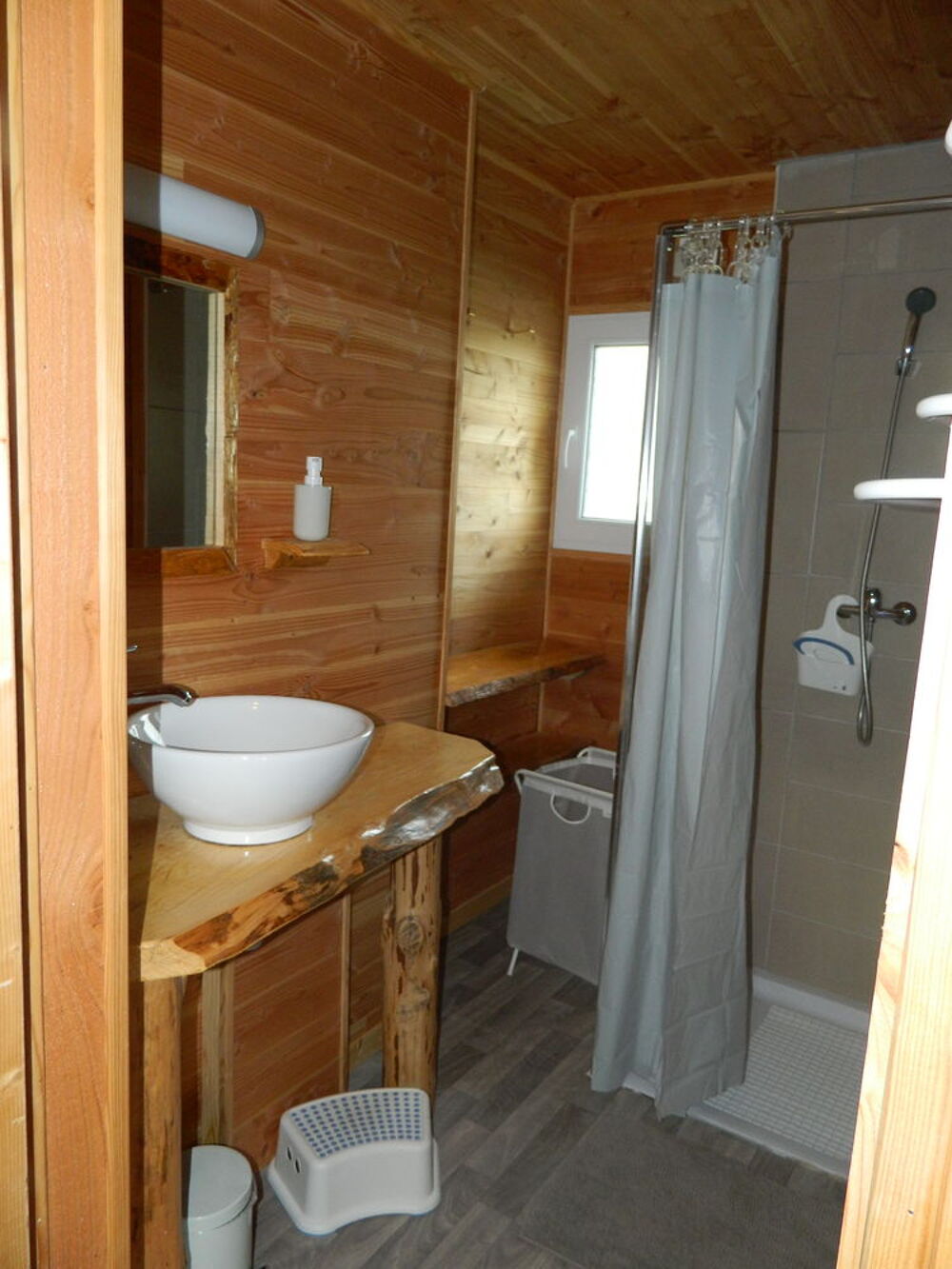   CHALETS - LAC D'ISSARLES - PLATEAU ARDECHOIS Rhne-Alpes, Le Lac-d'Issarls (07470)