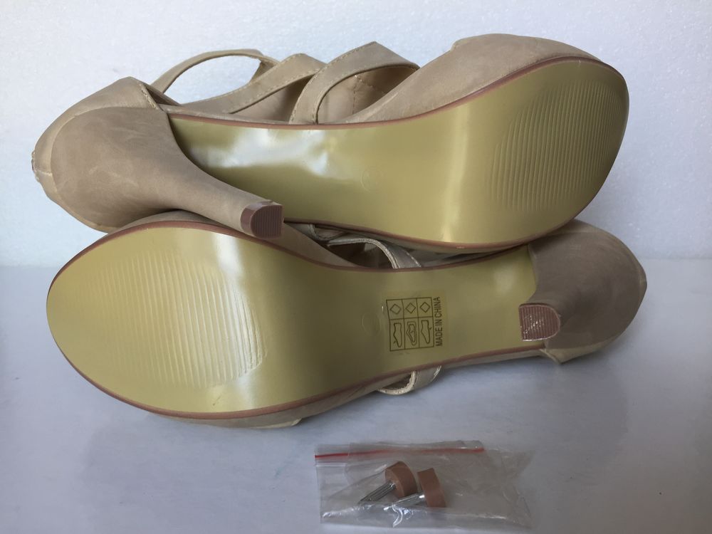 chaussures femme Beige Neuve pointure 39 Chaussures