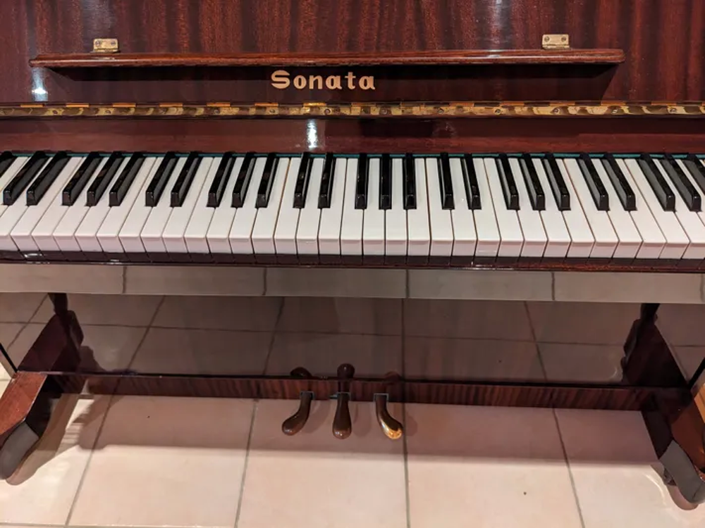 Piano droit "Sonata" Instruments de musique