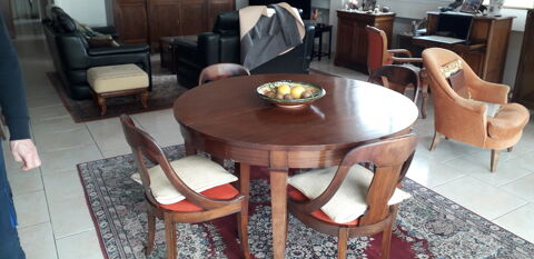 Ensemble table ronde et chaises
140 Tours (37)