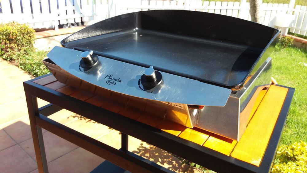 PLANCHA GAZ MANIA 60 INOX marque ENO. 
Avec table &amp; housse Jardin