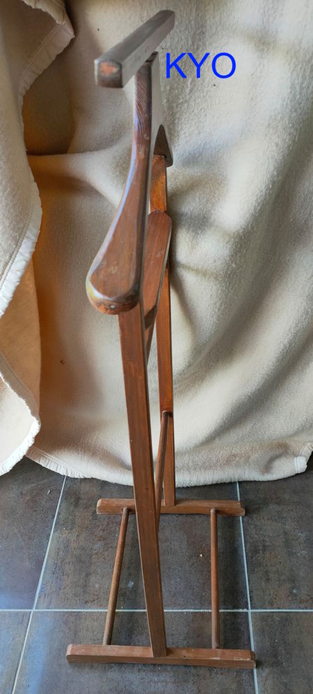 Valet de chambre-nuit vintage ancien bois marron porte-habit Meubles