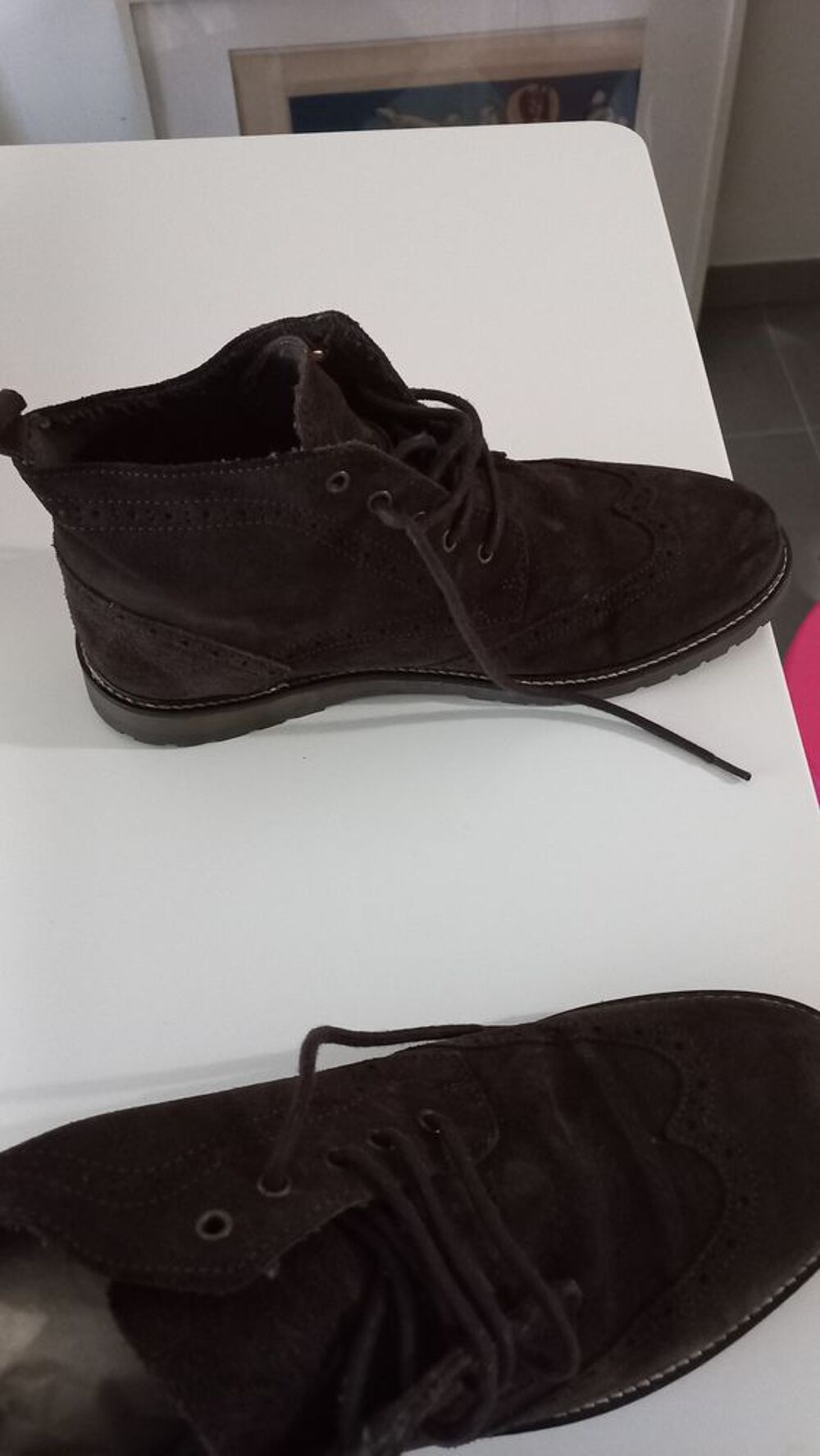 Chaussures &agrave; lacets en cuir nubuck Marron
Marque Chevignon 
Chaussures