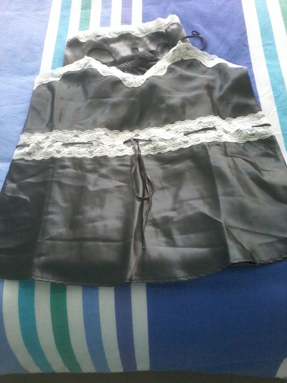 Lingerie en satin pour offrir neuf Vêtements
