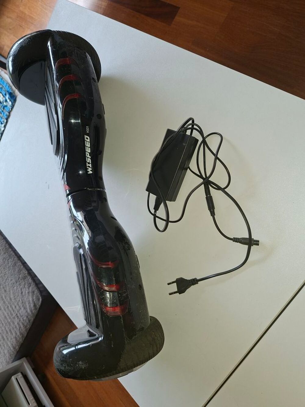 Hoverboard Wispeed H331 avec chargeur en parfait &eacute;tat de fon Sports