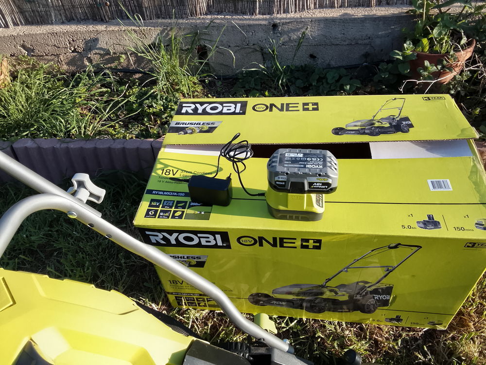 Tondeuse batterie Ryobi 18V RY18;37 cm+batterie 5Ah + charg
Jardin