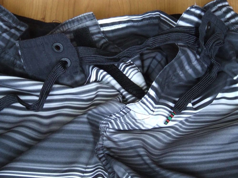 Boardshort long, TRIBORD, Ray&eacute; noir gris, T. 12&nbsp;ans, NEUF Vêtements enfants