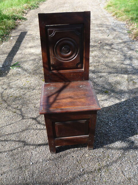 Chaise coffre dite  sel / XVII s
365 Castres (81)