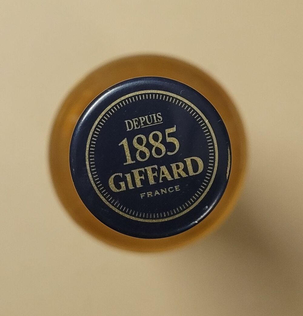 Liqueur de p&ecirc;che de vigne GIFFARD. Cuisine
