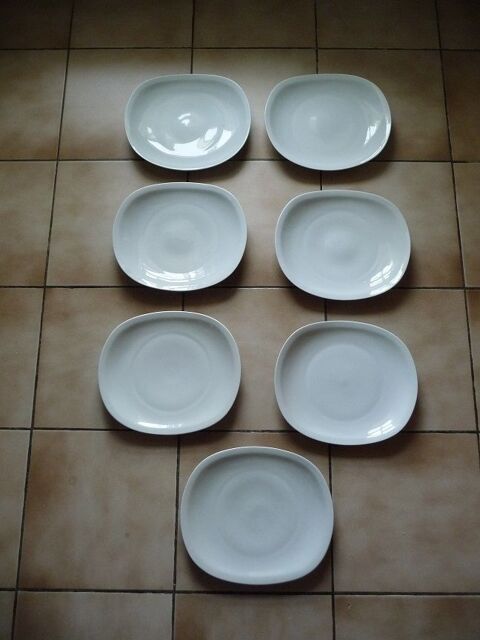 7 grandes assiettes porcelaine blanche CNP France 35 Montigny-le-Bretonneux (78)