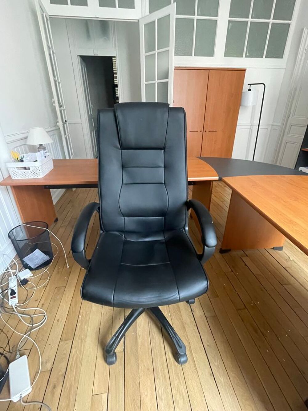Mobilier de bureau complet quasiment neuf Meubles