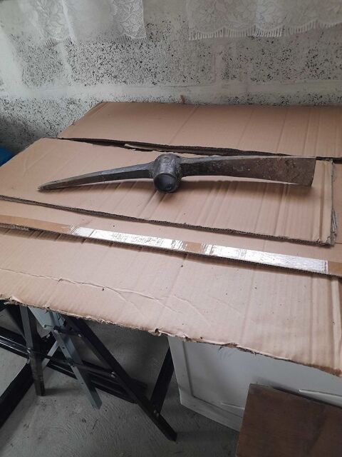 pioche trs bon etat 10 Avrechy (60)