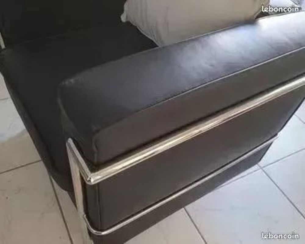 FAUTEUIL CUIR NEUF CAUSE ETRANGER Meubles