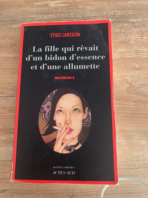 Livre   La fille qui r�vait d' un bidon d' essence et 5 Saleilles (66)
