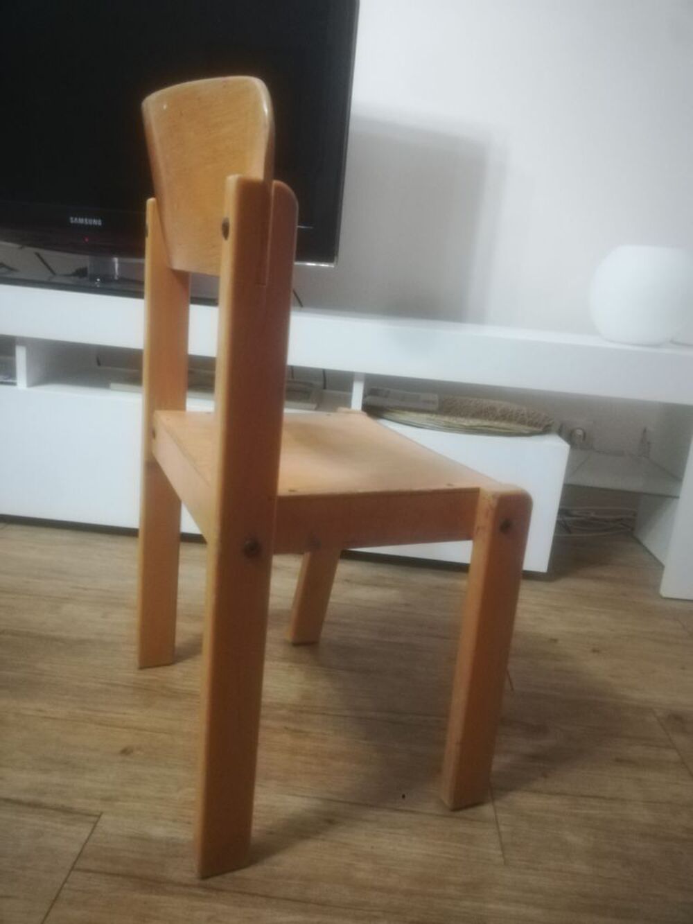 Petite chaise d'&eacute;colier, d'enfant en bois clair/ A r&eacute;nover Mobilier enfants