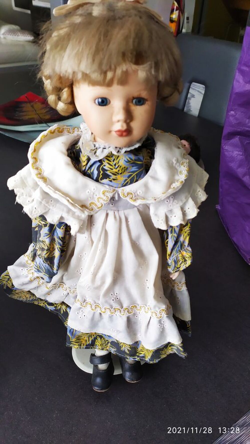 poup&eacute;e en porcelaine : au choix l 