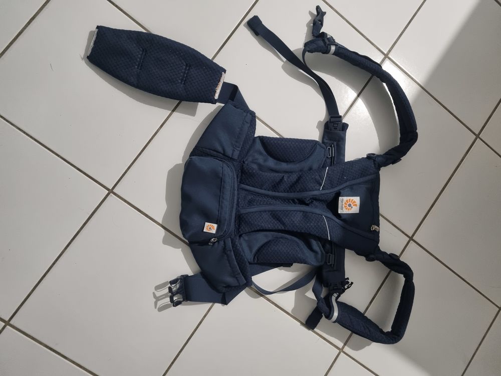Porte b&eacute;b&eacute; / enfants en tissus compl&egrave;tement neuf &agrave; d&eacute;battre Puériculture