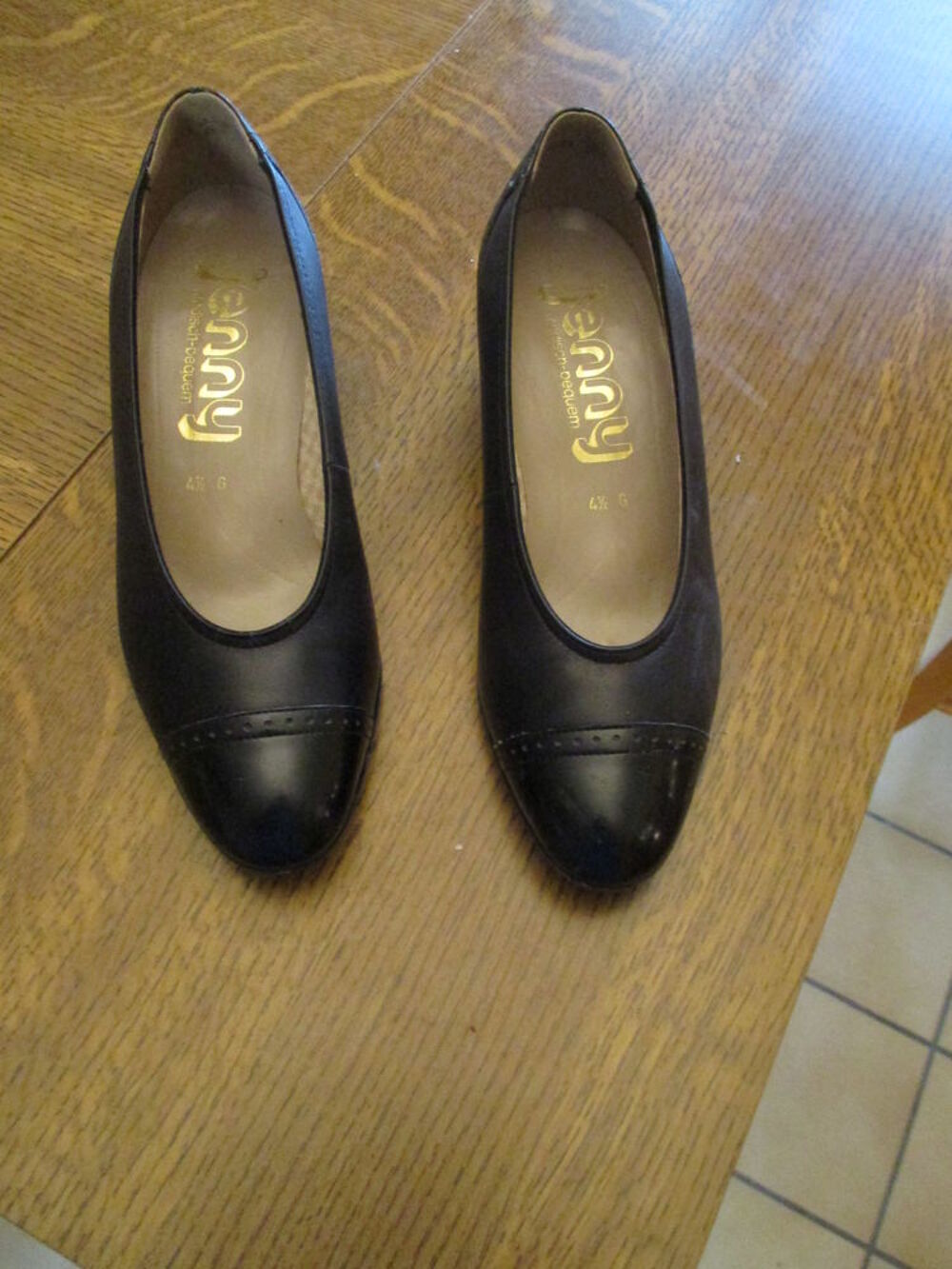 Souliers vernis sur les deux extr&eacute;mit&eacute;s port&eacute; une seule fois Chaussures