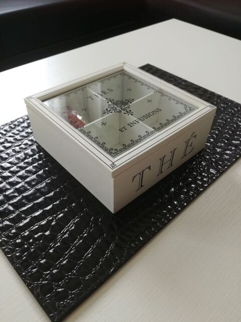 Coffre � th� en bois blanc 13 Barentin (76)