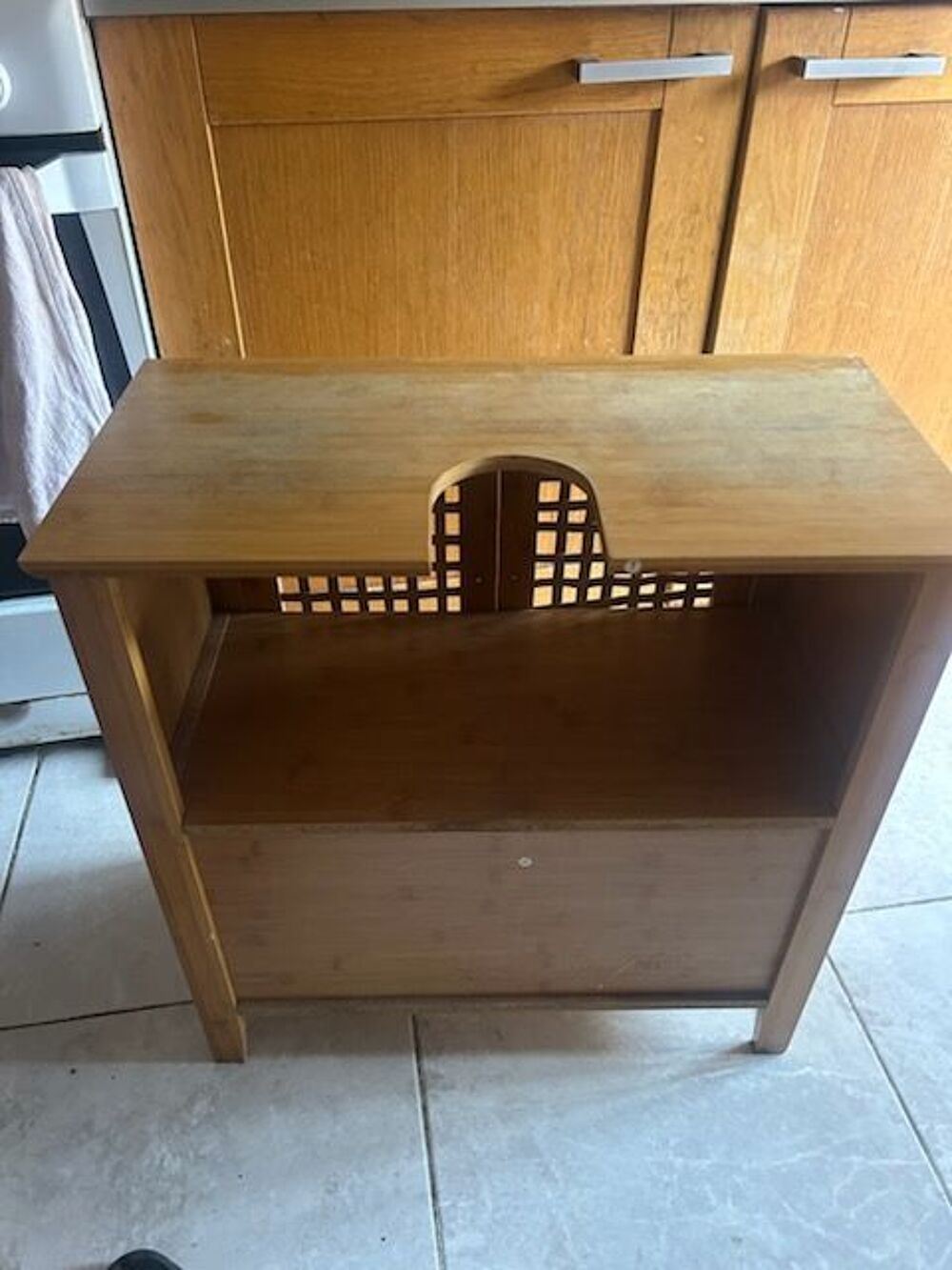 ce meuble sous lavabo en bois, id&eacute;al pour apporter Meubles