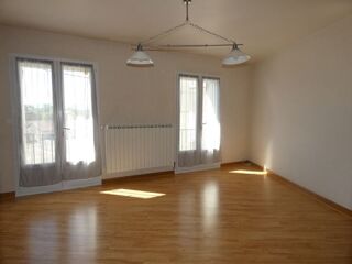  Appartement à louer 3 pièces 80 m²