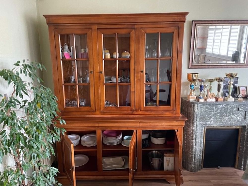 Meuble de rangement avec vitrine en merisier Meubles