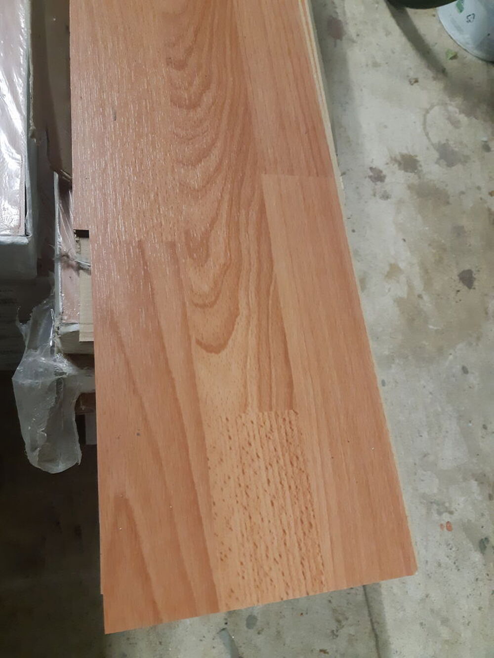 Parquet stratifi&eacute; neuf 4,50 € le m&sup2; Bricolage