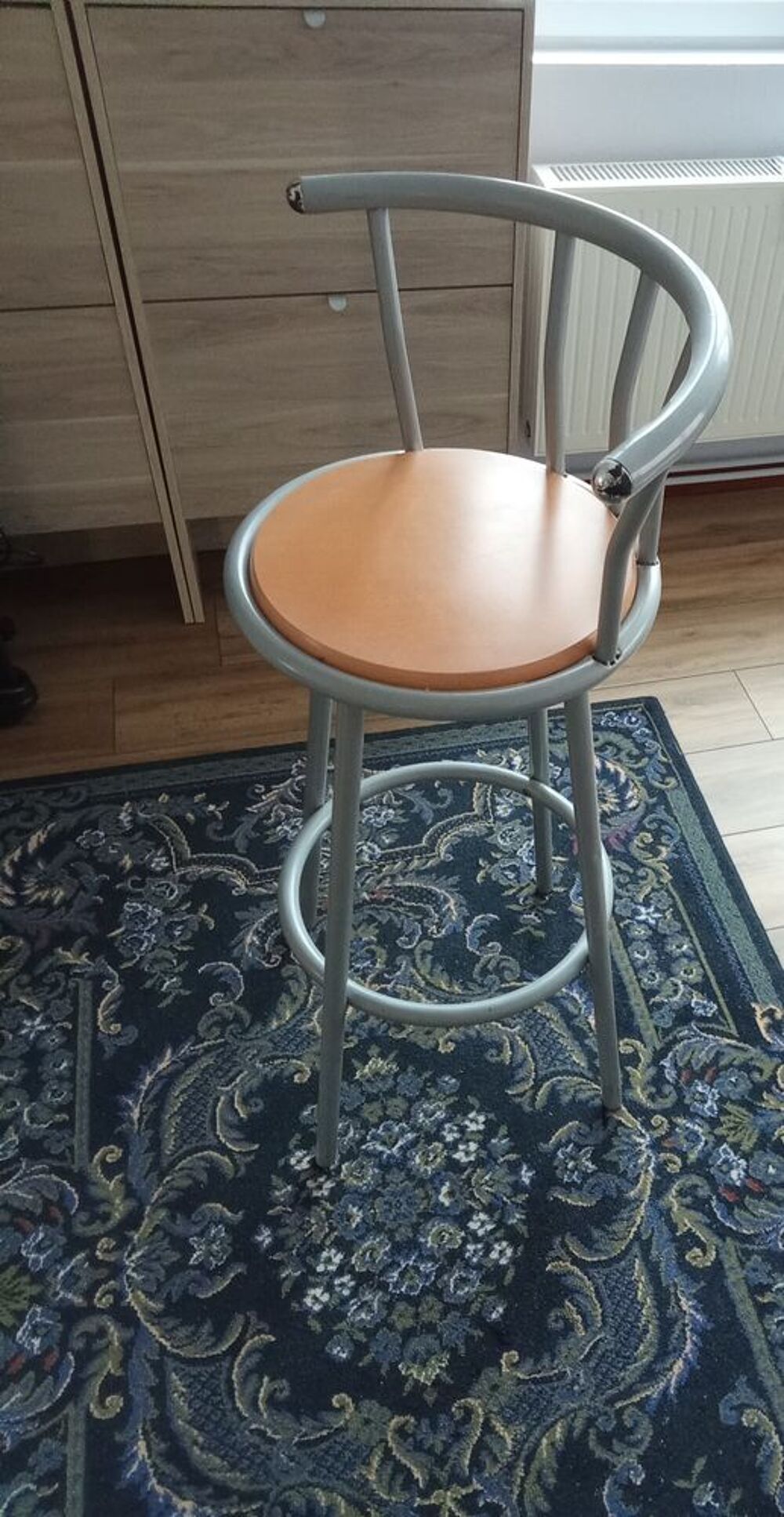 Trois Tabourets de bar pivotants Meubles