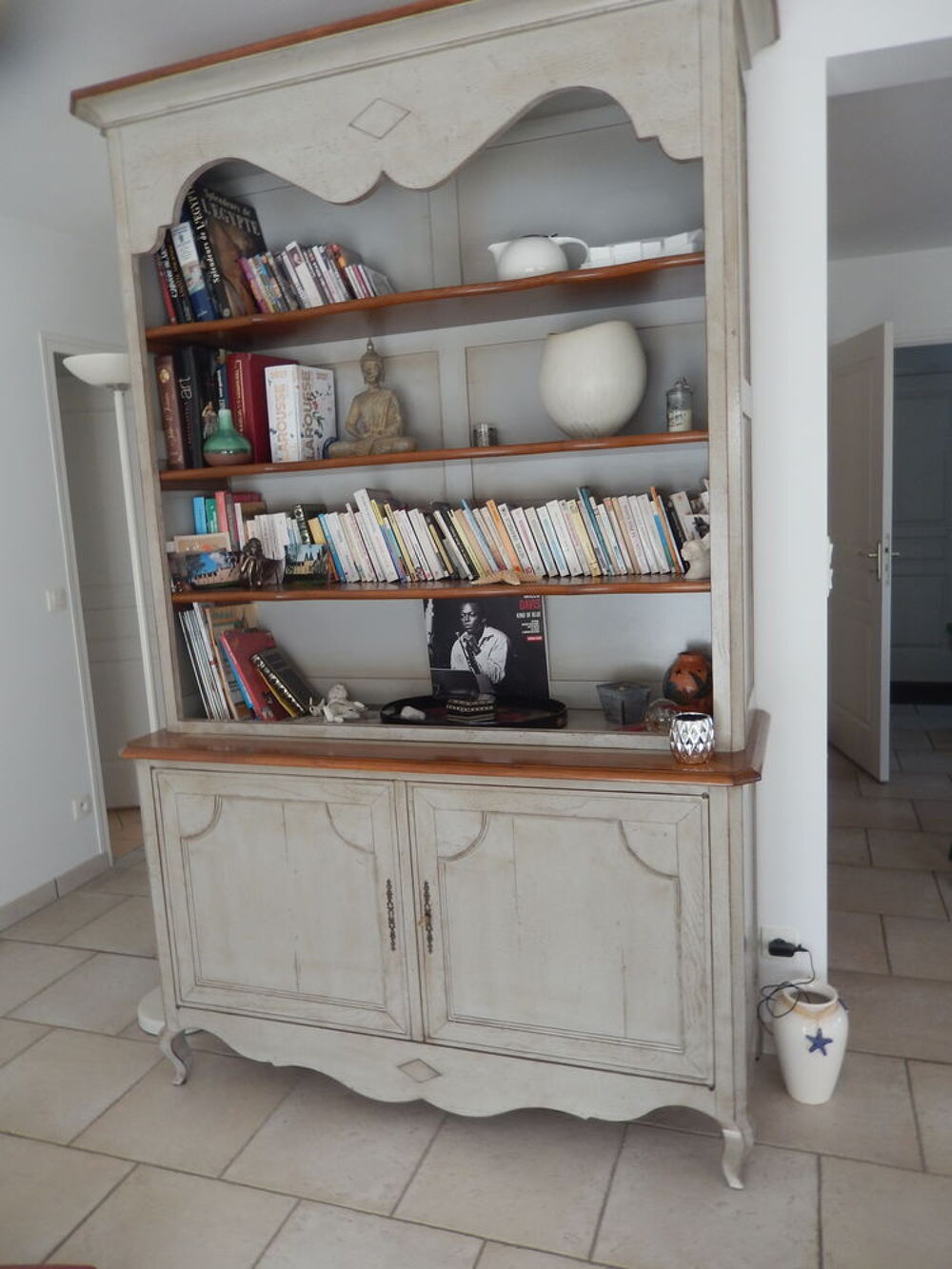 BIBLIOTHEQUE STYLEE AUX COULEURS GAIES Meubles